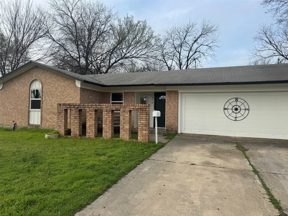 6412 Embassy Drive Forest Hill, TX 76119