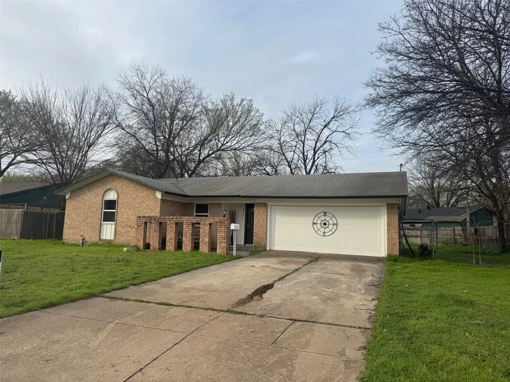 6412 Embassy Drive Forest Hill, TX 76119