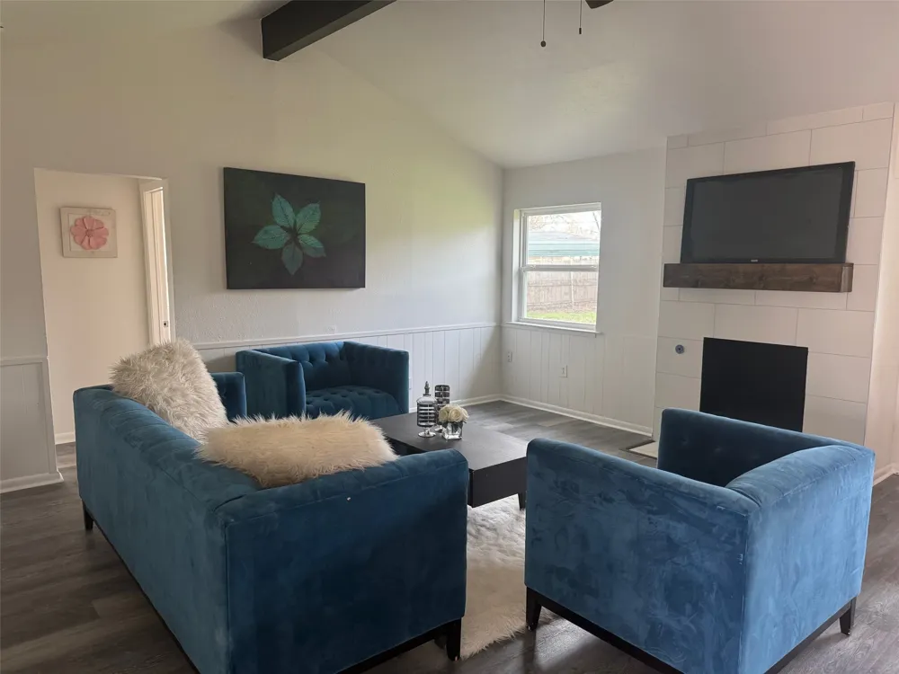6412 Embassy Drive Forest Hill, TX 76119