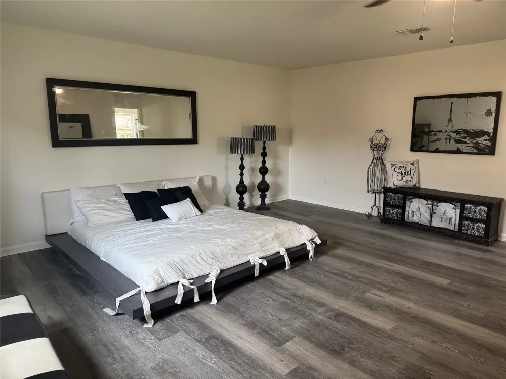 6412 Embassy Drive Forest Hill, TX 76119