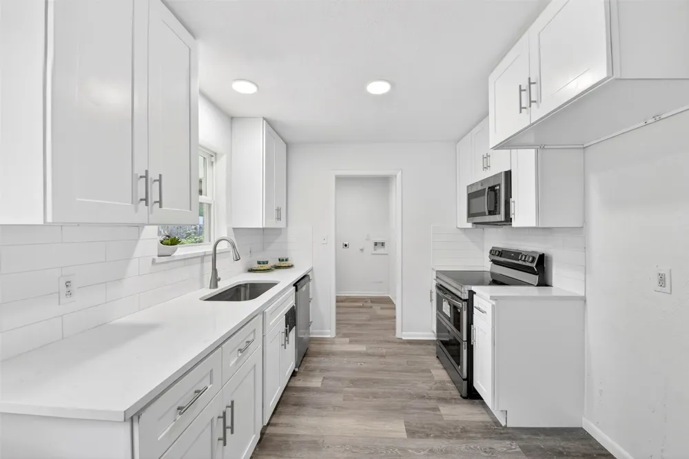 6412 Embassy Drive Forest Hill, TX 76119