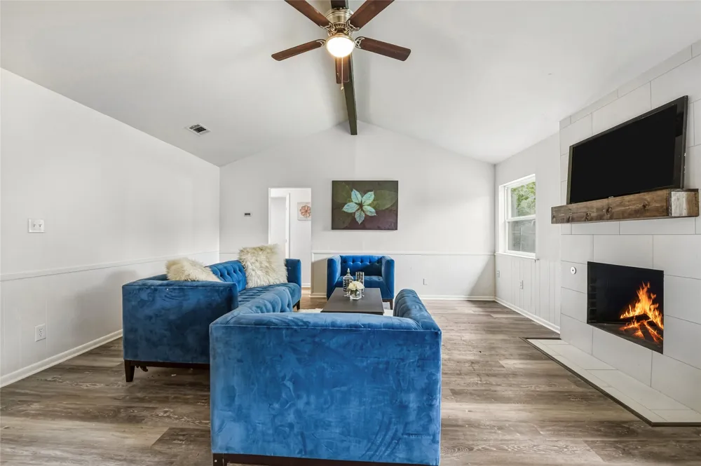 6412 Embassy Drive Forest Hill, TX 76119