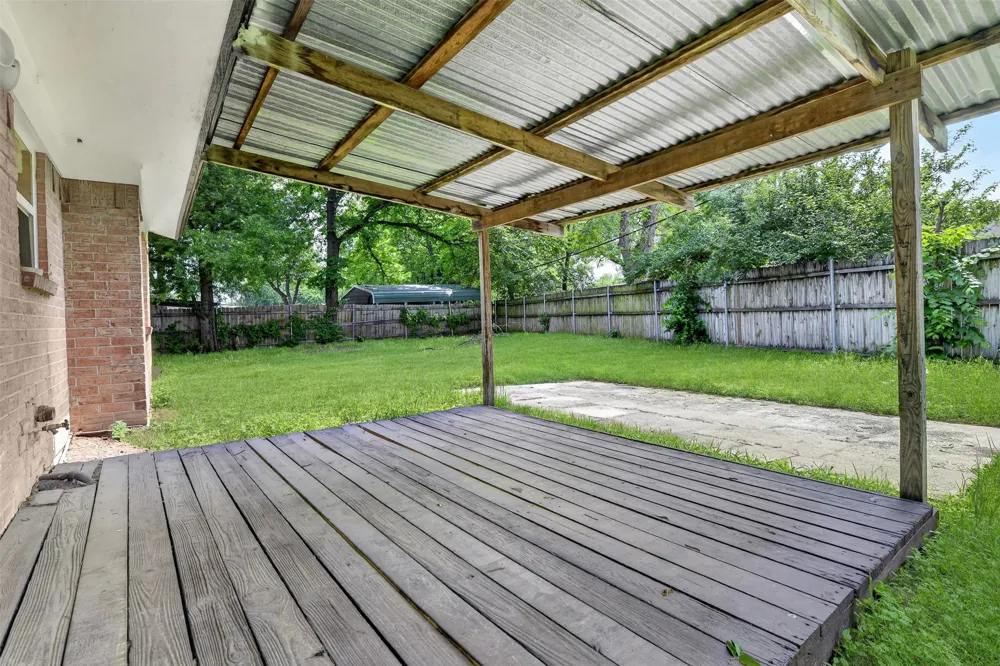 6412 Embassy Drive Forest Hill, TX 76119