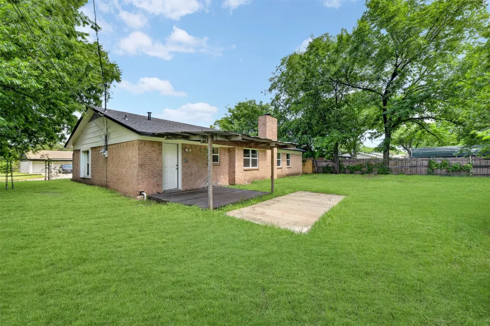 6412 Embassy Drive Forest Hill, TX 76119