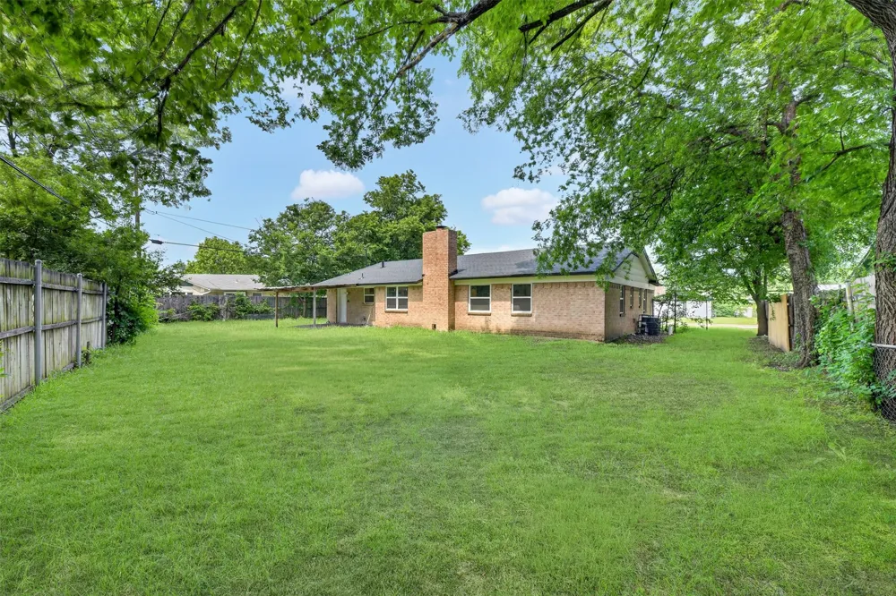 6412 Embassy Drive Forest Hill, TX 76119