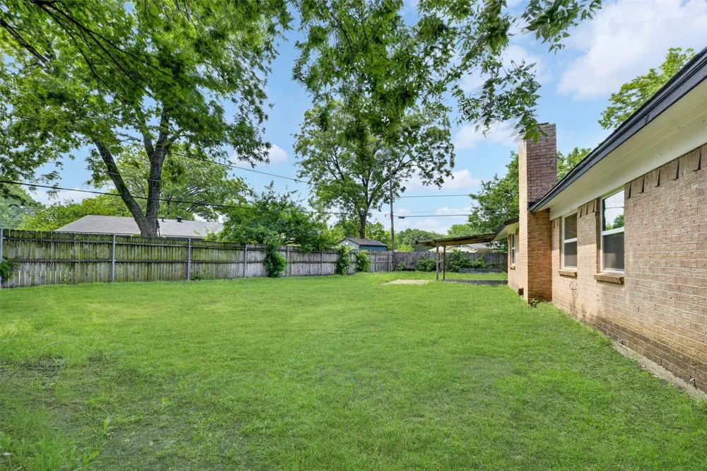 6412 Embassy Drive Forest Hill, TX 76119