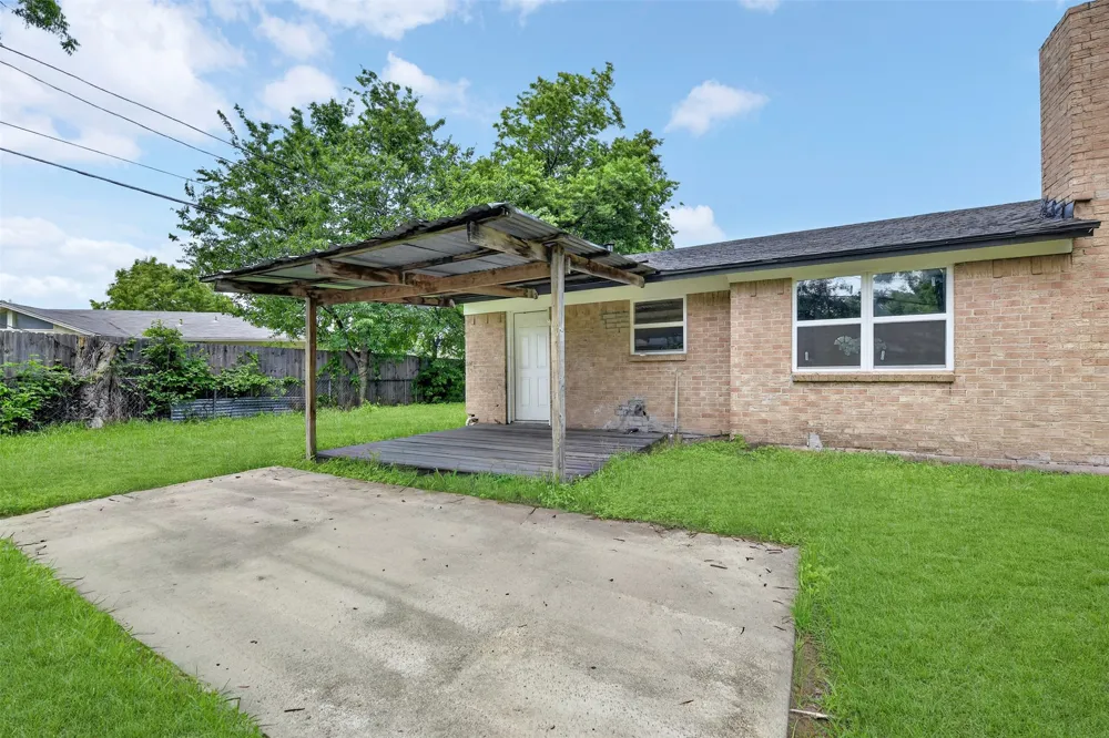 6412 Embassy Drive Forest Hill, TX 76119