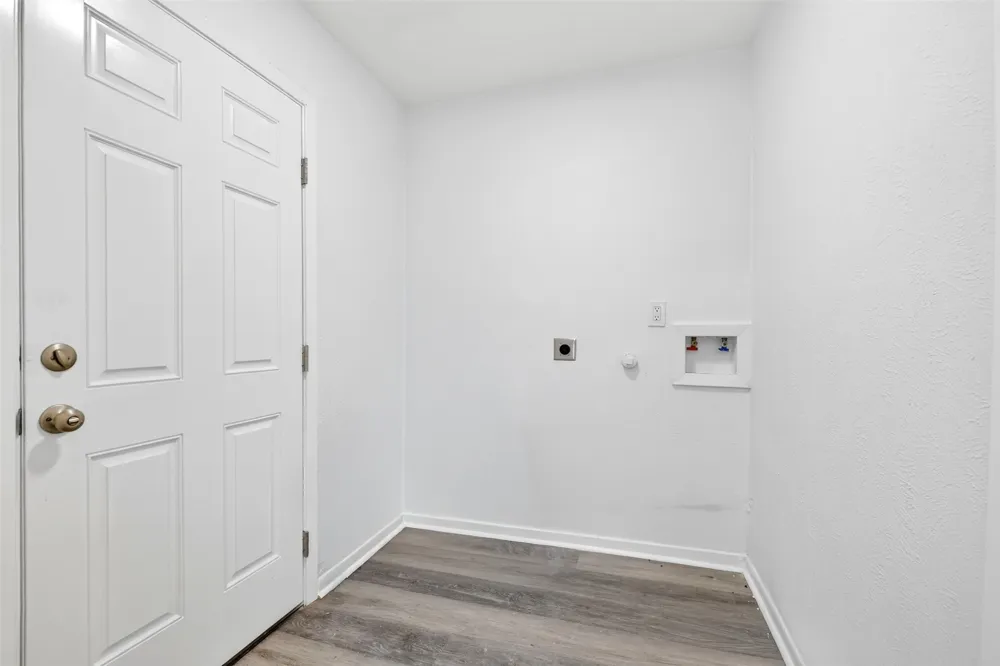 6412 Embassy Drive Forest Hill, TX 76119
