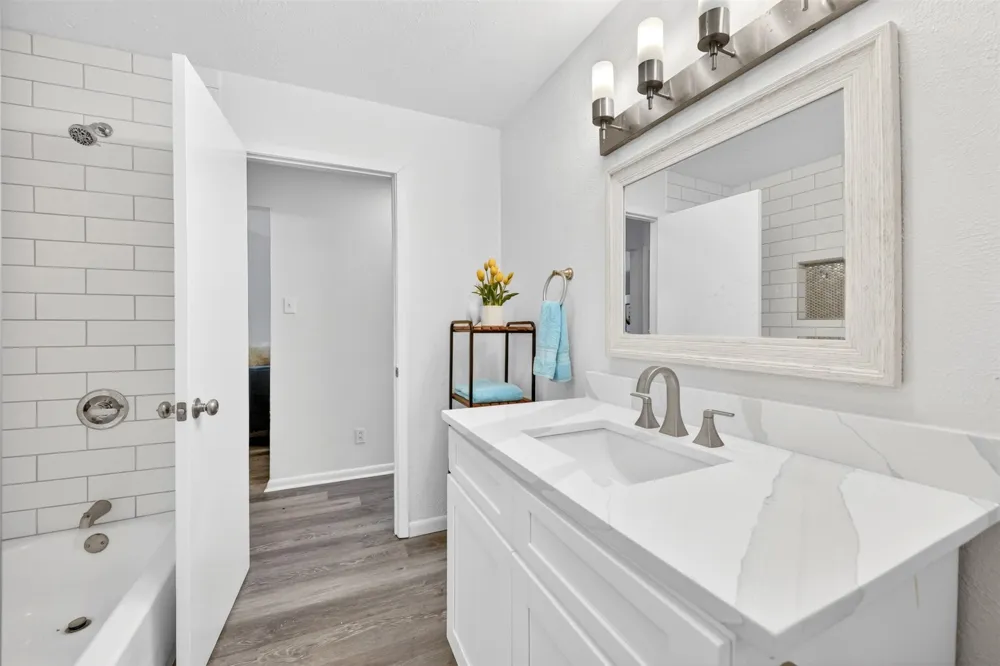 6412 Embassy Drive Forest Hill, TX 76119