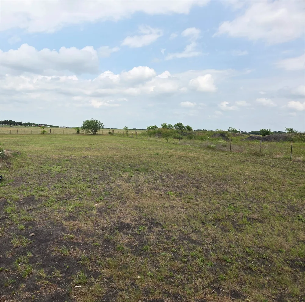 237 Barry Country Court Barry, TX 75102