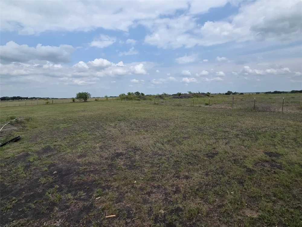 237 Barry Country Court Barry, TX 75102