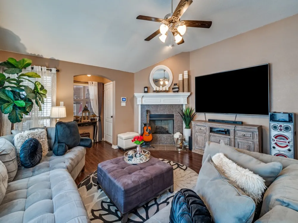 1128 Hayden Lane Savannah, TX 76227