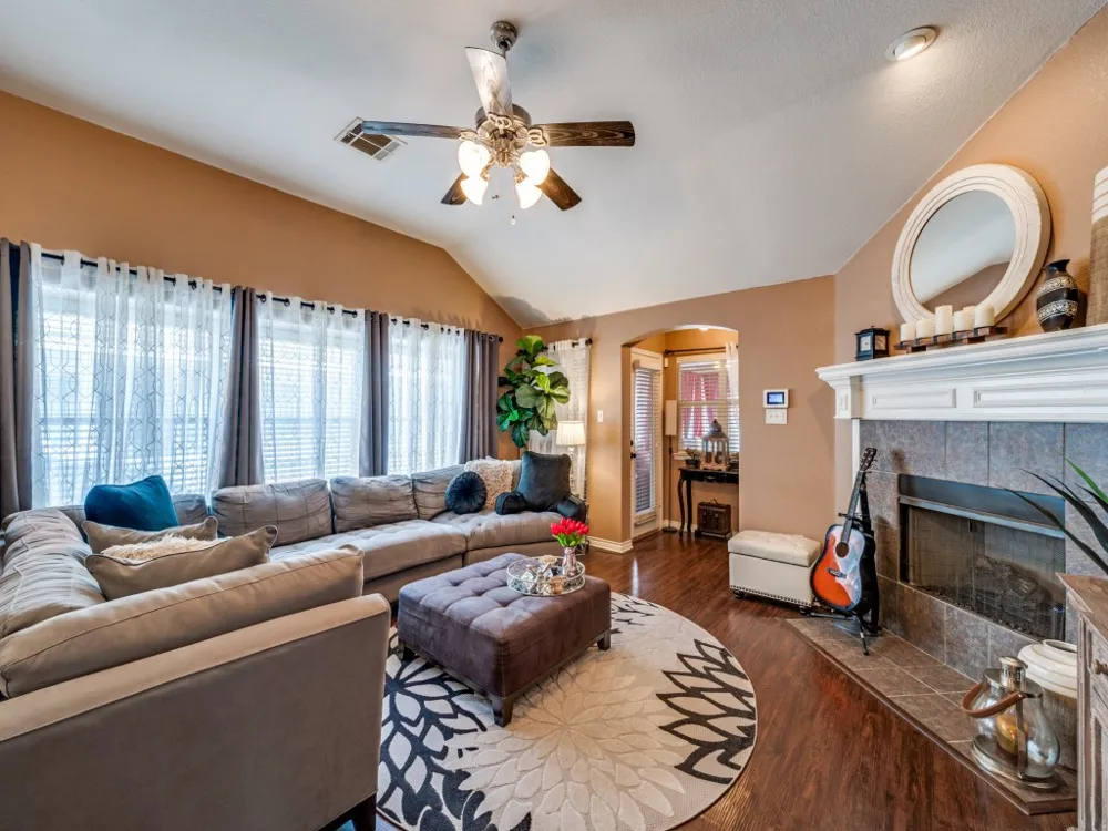 1128 Hayden Lane Savannah, TX 76227