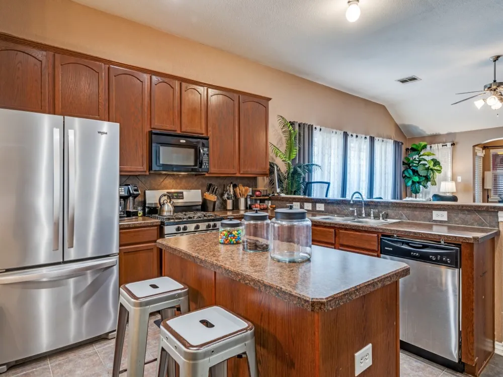 1128 Hayden Lane Savannah, TX 76227