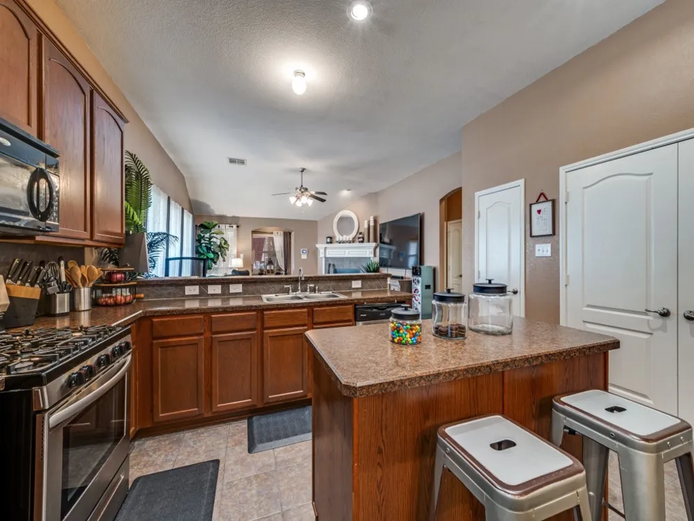 1128 Hayden Lane Savannah, TX 76227