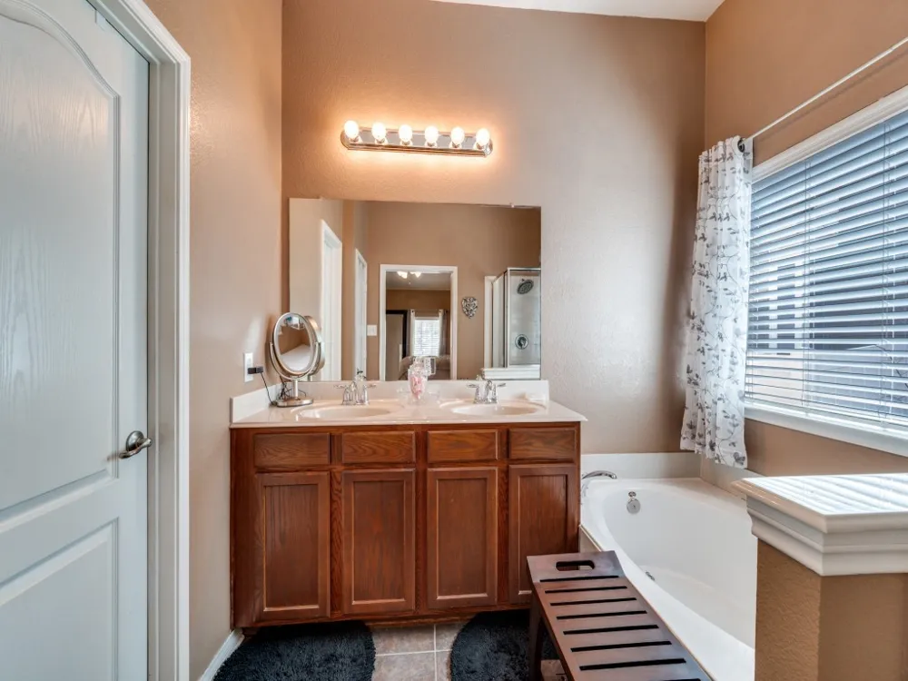 1128 Hayden Lane Savannah, TX 76227