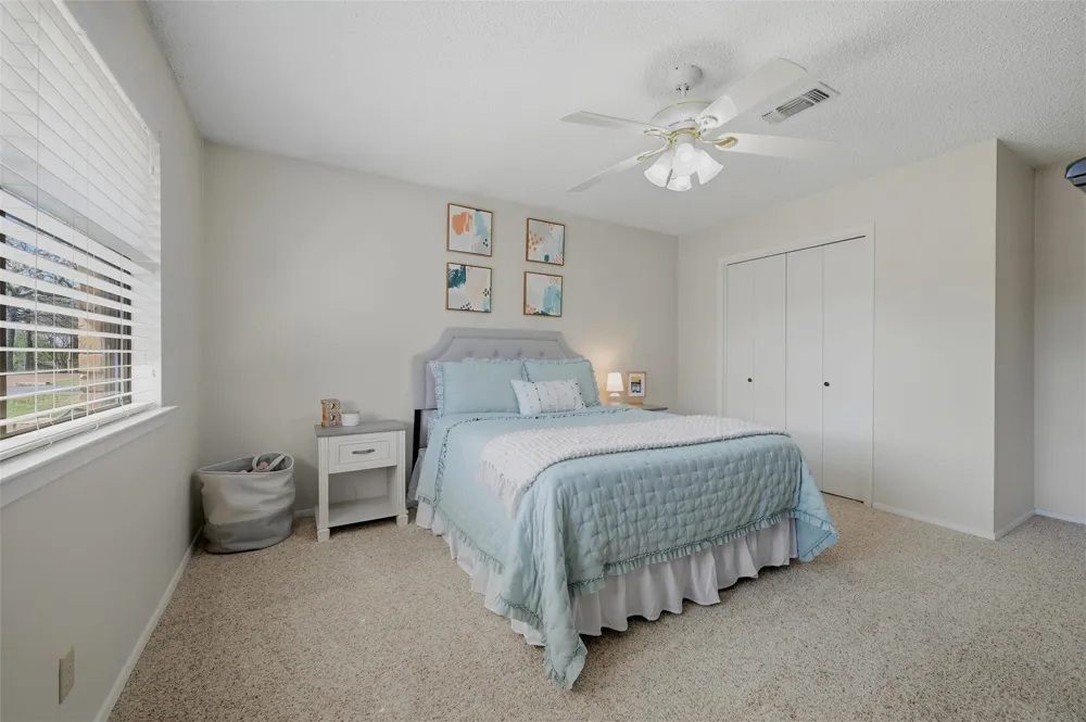 718 Kiowa Drive W Lake Kiowa, TX 76240