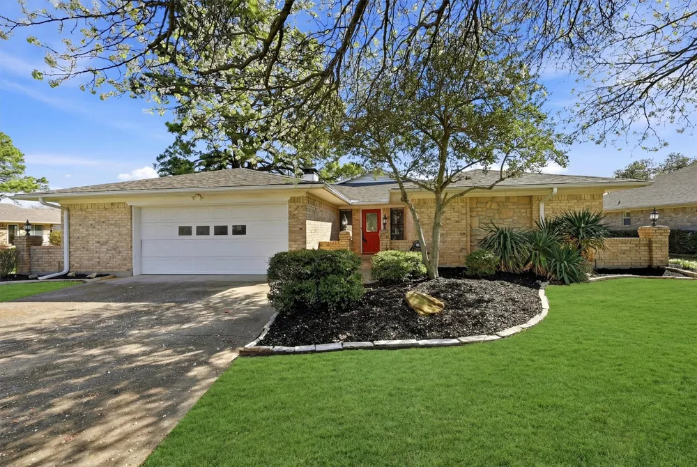 718 Kiowa Drive W Lake Kiowa, TX 76240