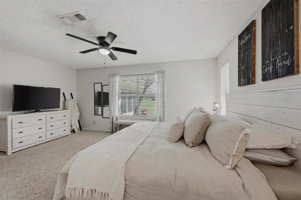 718 Kiowa Drive W Lake Kiowa, TX 76240