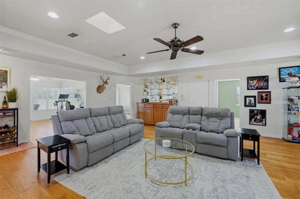 718 Kiowa Drive W Lake Kiowa, TX 76240