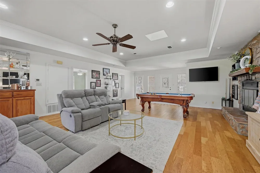 718 Kiowa Drive W Lake Kiowa, TX 76240