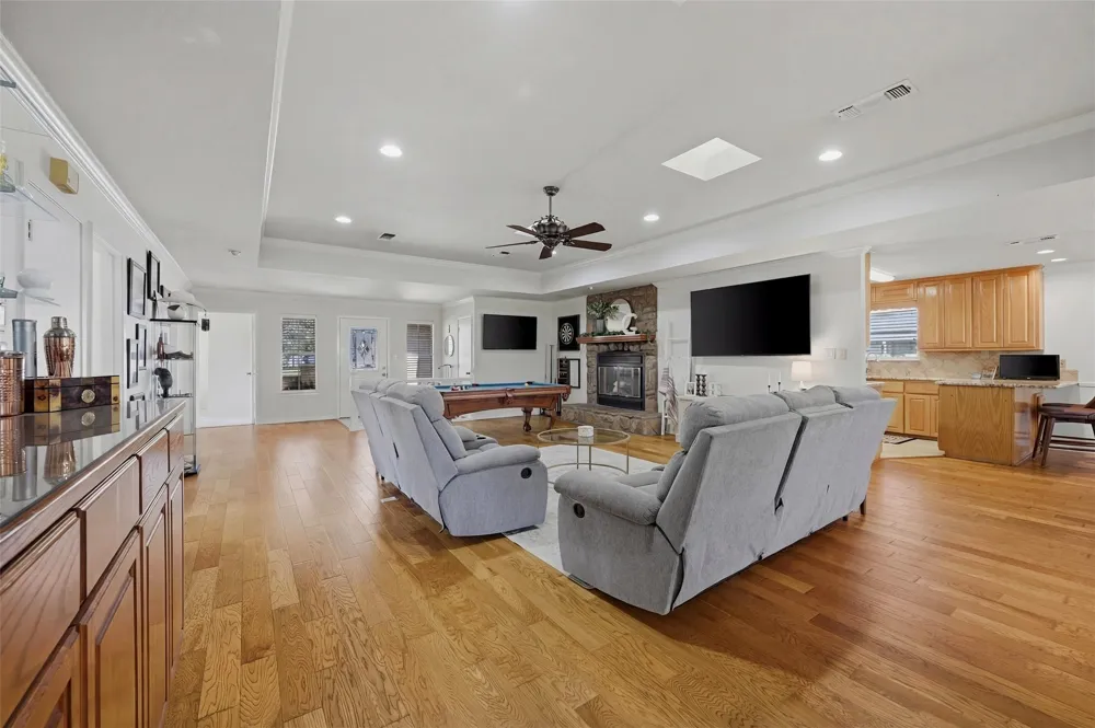 718 Kiowa Drive W Lake Kiowa, TX 76240