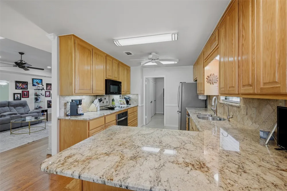 718 Kiowa Drive W Lake Kiowa, TX 76240
