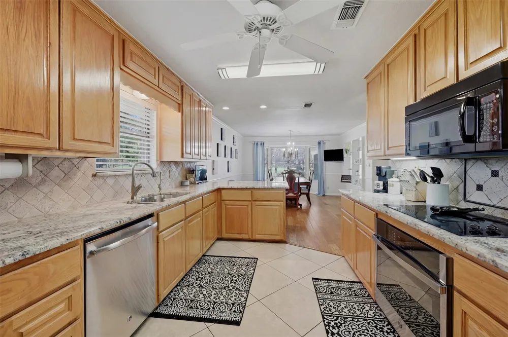718 Kiowa Drive W Lake Kiowa, TX 76240