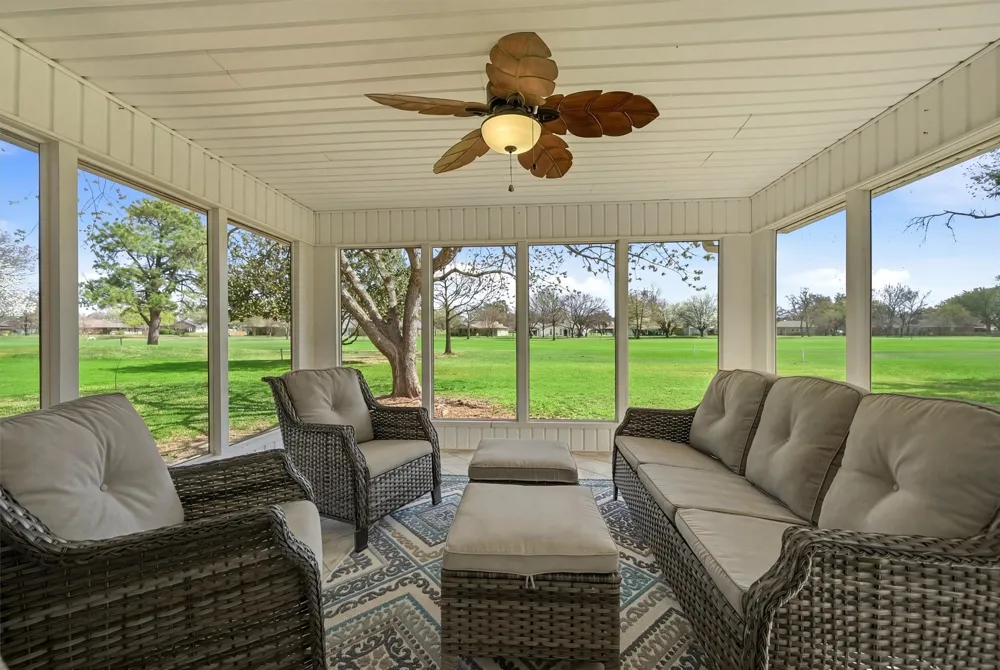 718 Kiowa Drive W Lake Kiowa, TX 76240