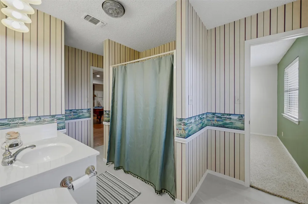 718 Kiowa Drive W Lake Kiowa, TX 76240