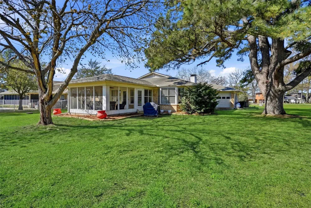 718 Kiowa Drive W Lake Kiowa, TX 76240