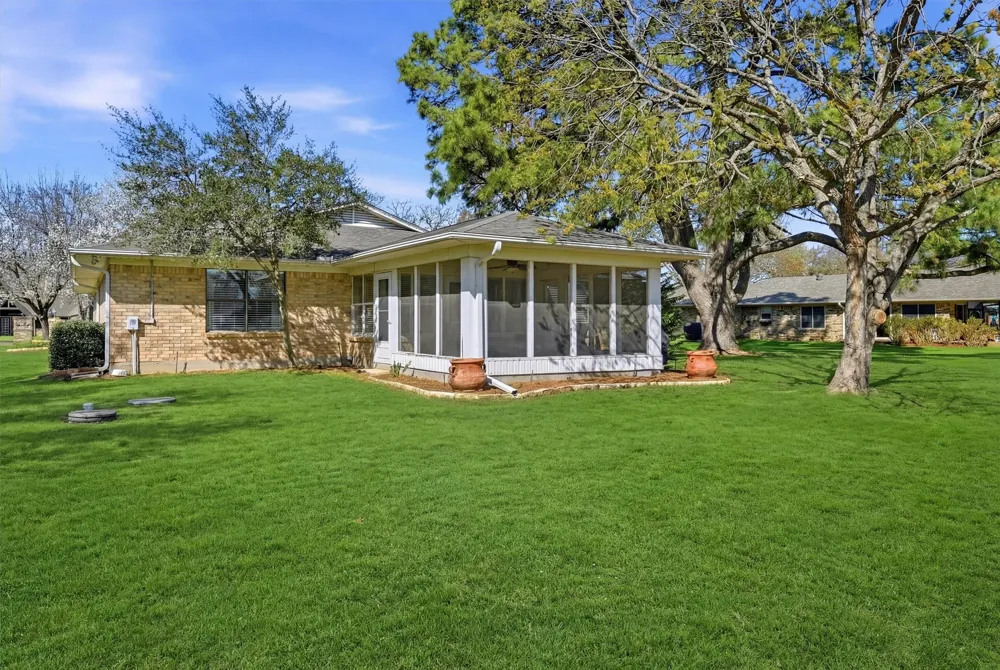 718 Kiowa Drive W Lake Kiowa, TX 76240