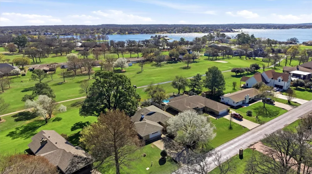 718 Kiowa Drive W Lake Kiowa, TX 76240