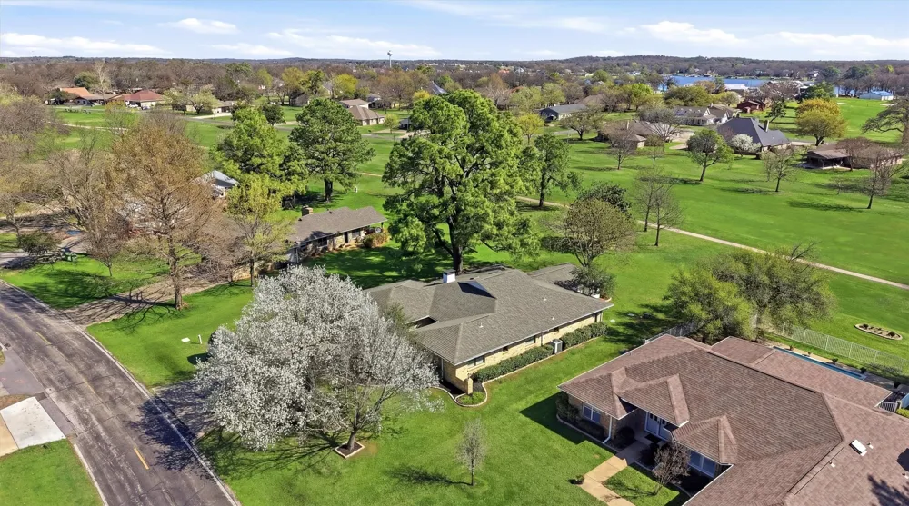 718 Kiowa Drive W Lake Kiowa, TX 76240