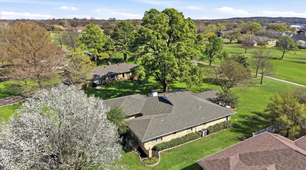 718 Kiowa Drive W Lake Kiowa, TX 76240