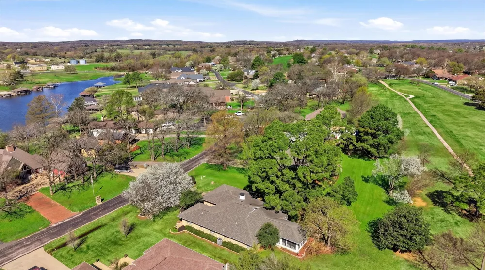 718 Kiowa Drive W Lake Kiowa, TX 76240