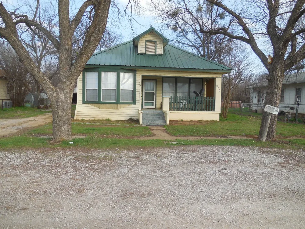 910 Sinclair Street Ranger, TX 76470