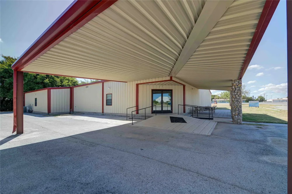 205 Davis Street Chico, TX 76431