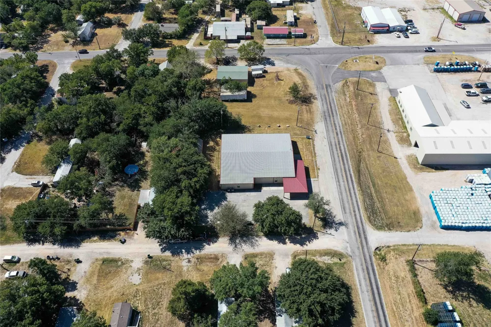 205 Davis Street Chico, TX 76431