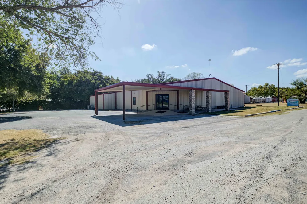 205 Davis Street Chico, TX 76431