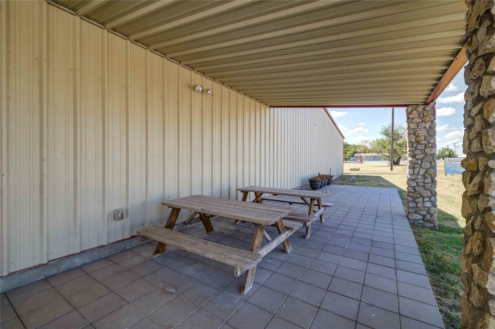 205 Davis Street Chico, TX 76431