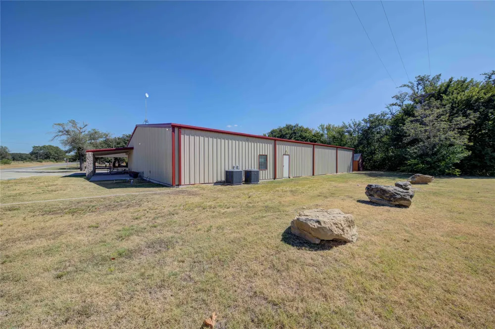 205 Davis Street Chico, TX 76431