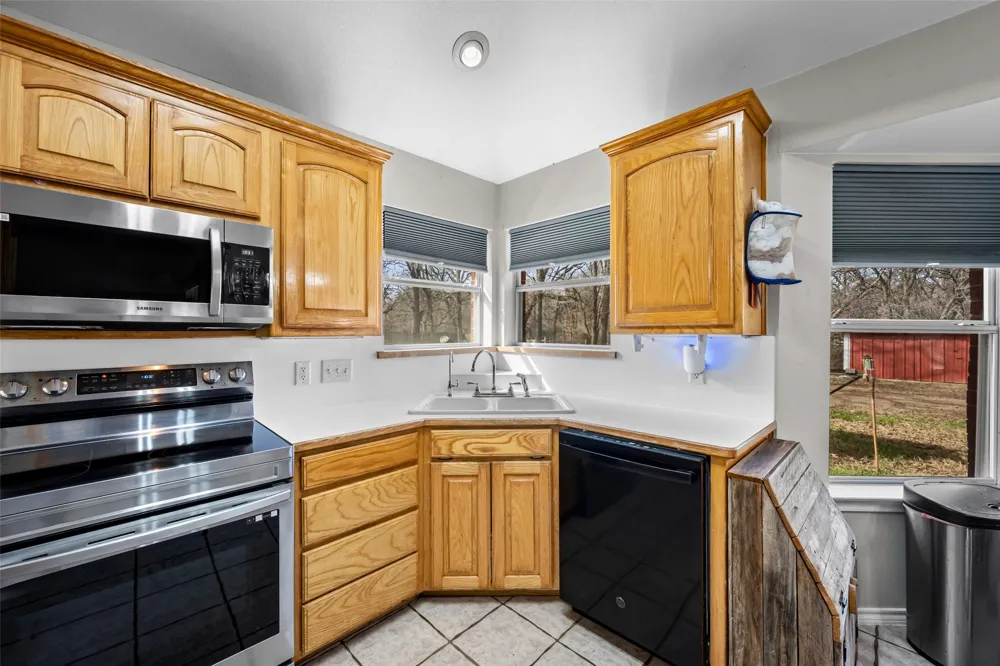 7698 Fm 920 Poolville, TX 76487