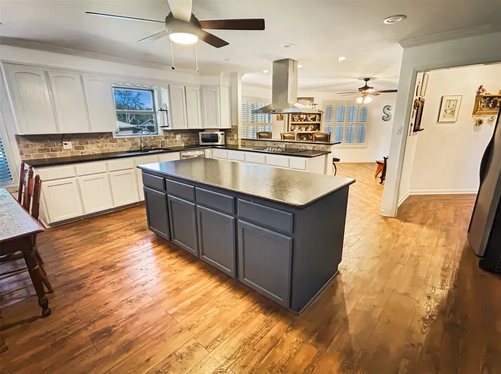 903 Hoover Avenue Cameron, TX 76520