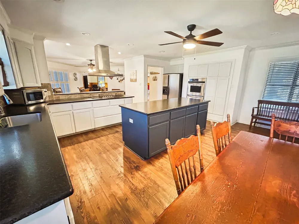 903 Hoover Avenue Cameron, TX 76520