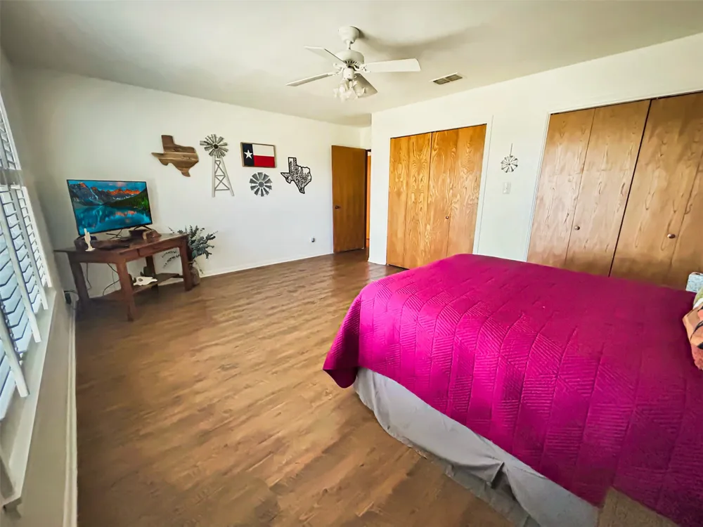 903 Hoover Avenue Cameron, TX 76520