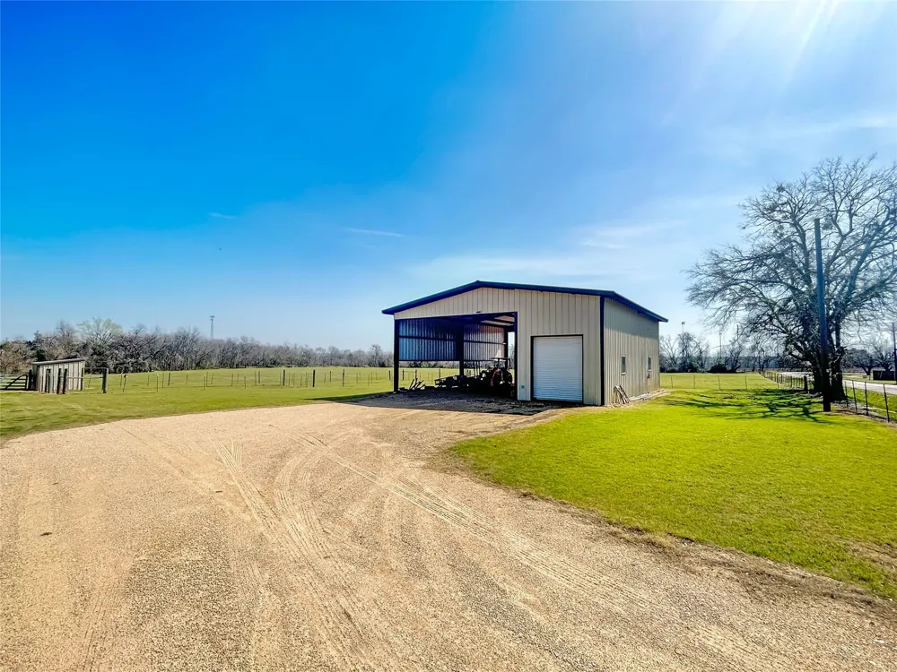 903 Hoover Avenue Cameron, TX 76520