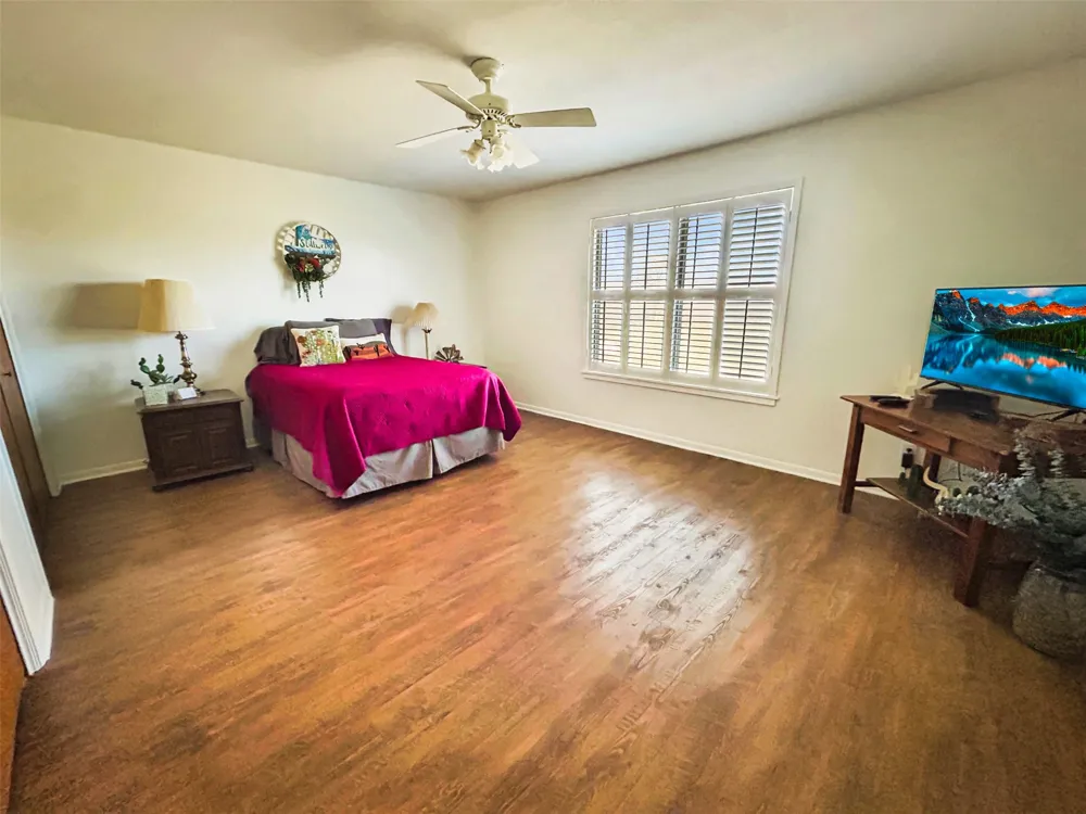 903 Hoover Avenue Cameron, TX 76520