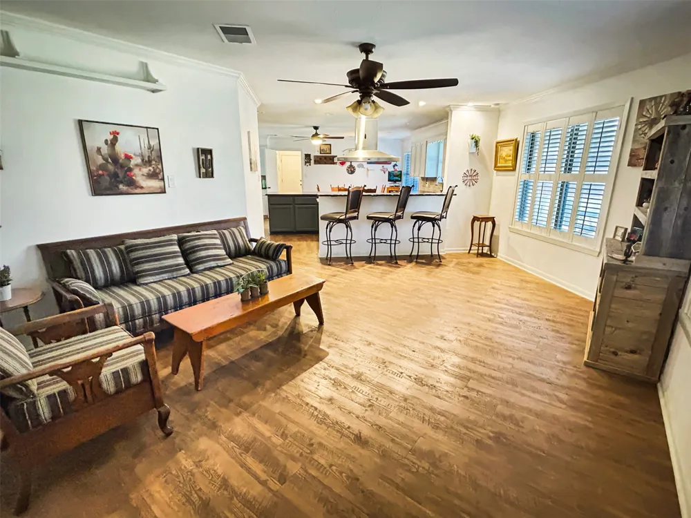 903 Hoover Avenue Cameron, TX 76520