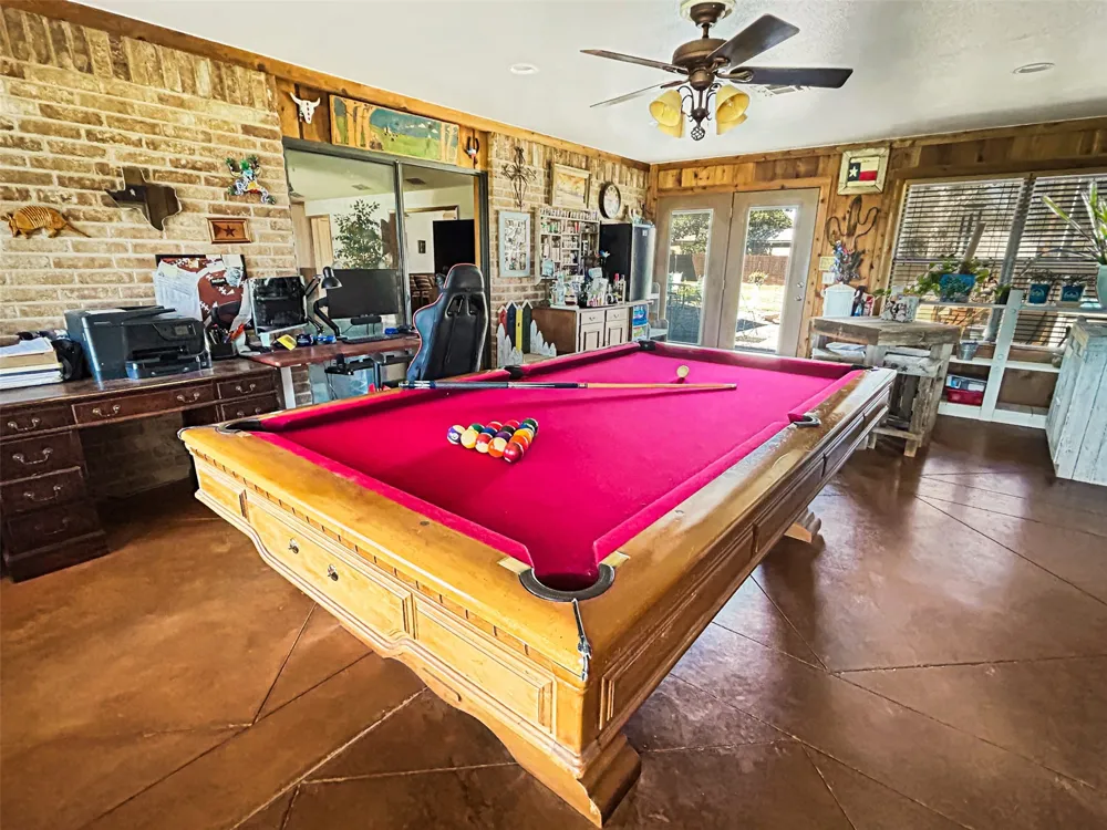 903 Hoover Avenue Cameron, TX 76520